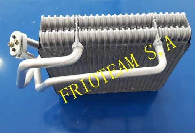 Evaporador Nissan URVAN R12 toma igual